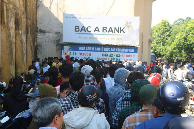 Troi 40 do nhung vo Van Duc van co ra san co vu chong-Hinh-3