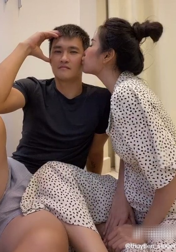 Bi Thuy Tien de ra hon, Cong Vinh phan ung ba dao-Hinh-2