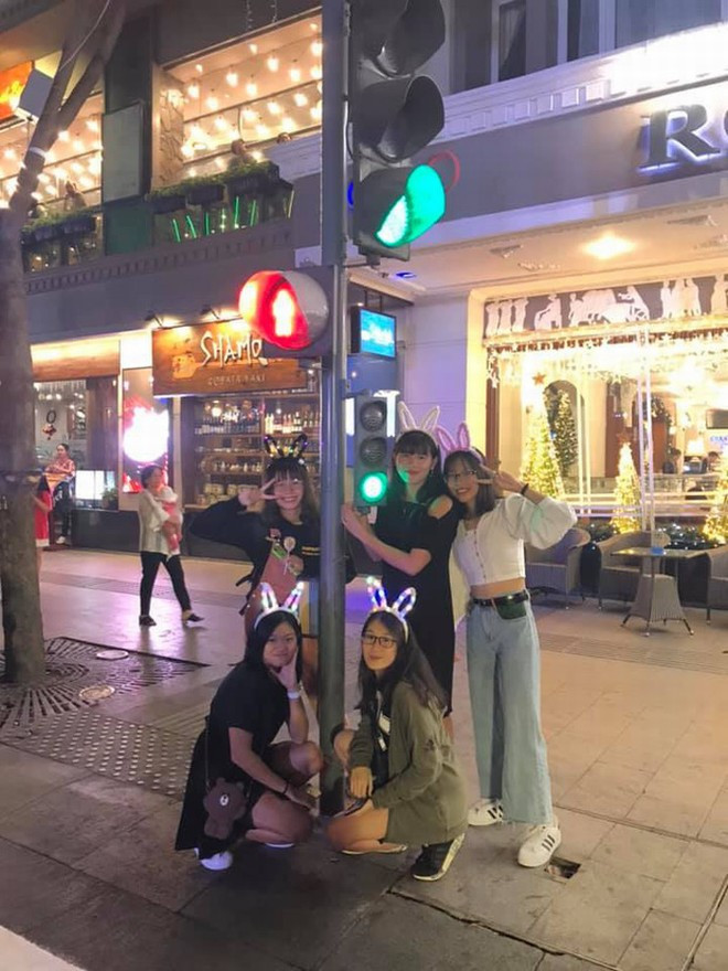 Có những khoảnh khắc vui vẻ như vậy nhưng hiếm ai biết rằng, Ánh Viên vừa trải qua một kỳ thi đấu căng thẳng tại SEA Games 30 khi cô chưa hoàn thành được mục tiêu 8 huy chương vàng đã đề ra.