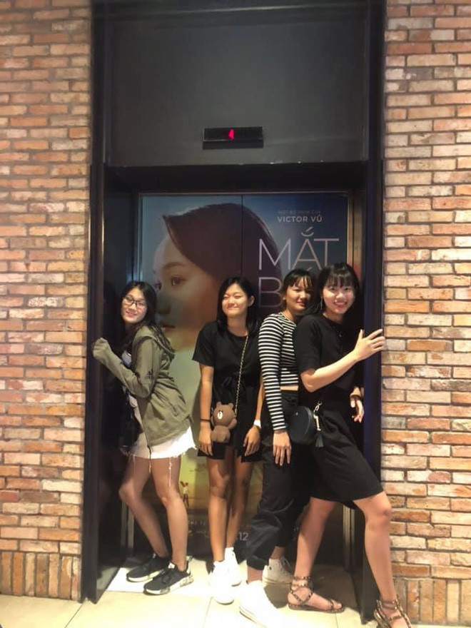 Hình ảnh đời thường mới đây của cô nàng sinh năm 1996 khiến người hâm mộ bất ngờ bởi nhan sắc ngoài đời xinh đẹp, rạng rỡ.