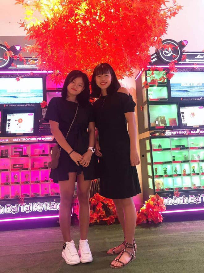 Người hâm mộ sau khi thấy những hình ảnh của cô gái 23 tuổi này đã dành không ít lời khen. Đa phần đều ngỡ ngàng bởi ngoại hình xinh xắn của nữ kình ngư.