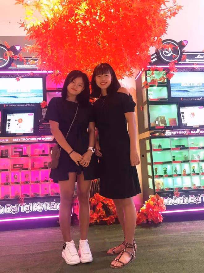 Người hâm mộ sau khi thấy những hình ảnh của cô gái 23 tuổi này đã dành không ít lời khen. Đa phần đều ngỡ ngàng bởi ngoại hình xinh xắn của nữ kình ngư.