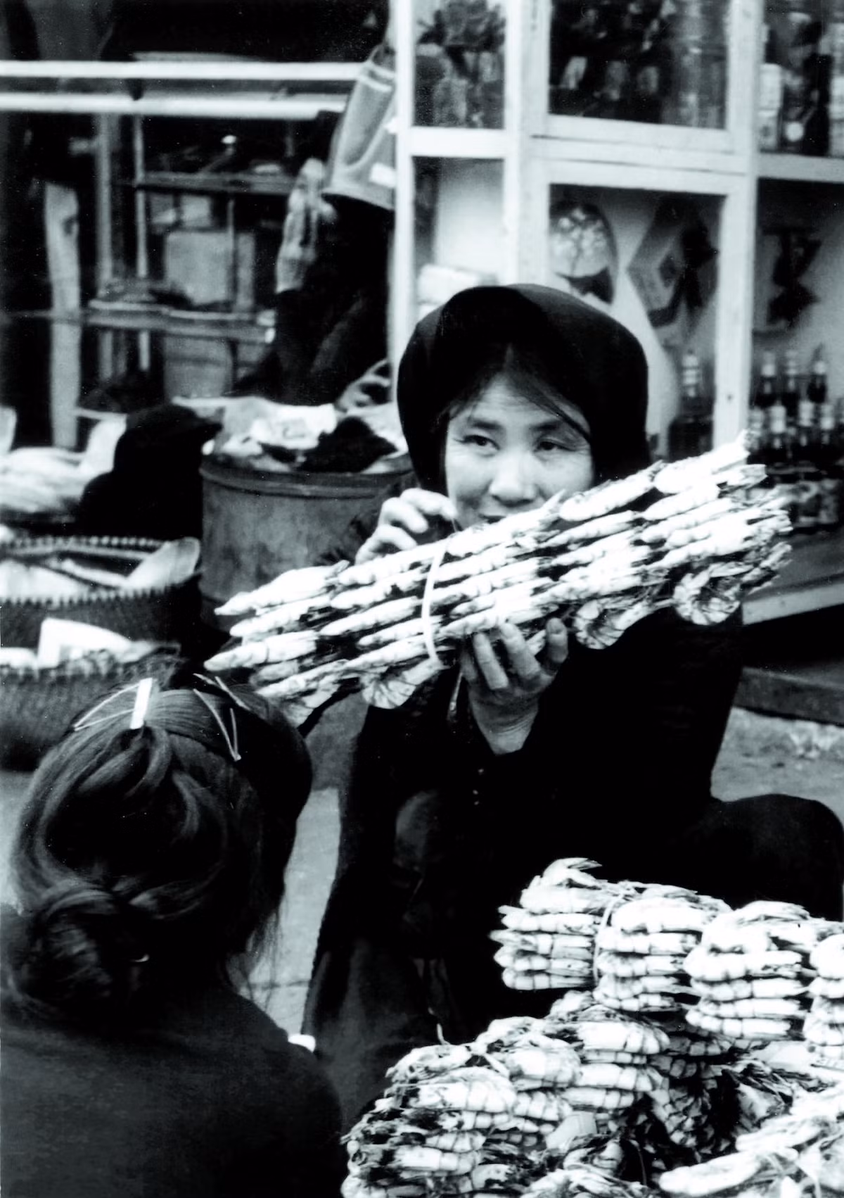 Hình ảnh mua bán trên phố.