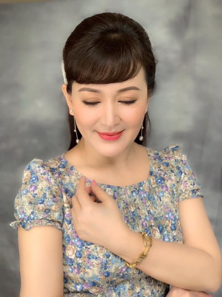 Thành công trong sự nghiệp nhưng NSND Minh Hòa gặp phải nhiều đồn thổi trong chuyện hôn nhân. NSND Minh Hòa từng bị đồn là bồ của NSND Hoàng Dũng vì khán giả thấy họ đóng cặp ăn ý quá.