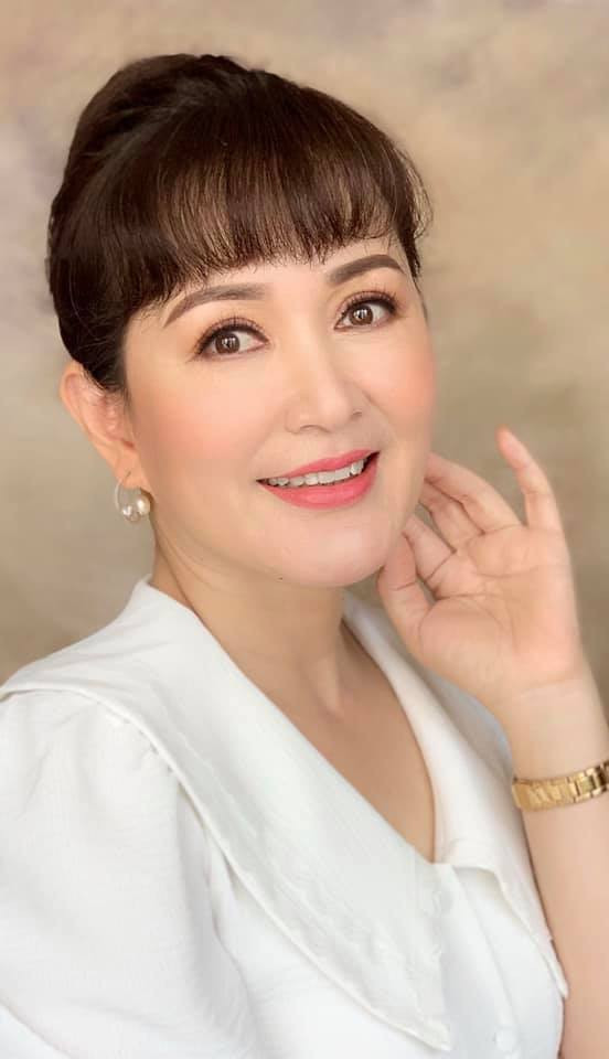 Vừa mới nghỉ hưu tại Nhà hát kịch Hà Nội nhưng Minh Hoà chia sẻ, cô còn bận hơn lúc đi làm. Từng là PGĐ Nhà hát Kịch Hà Nội nên nghỉ hưu Minh Hoà rảnh, nhận nhiều lời mời đóng phim. Hiện cô đang góp mặt trong bộ phim "Tình yêu và tham vọng" phát sóng trên VTV3.