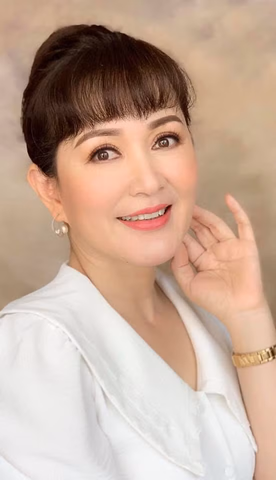 Vừa mới nghỉ hưu tại Nhà hát kịch Hà Nội nhưng Minh Hoà chia sẻ, cô còn bận hơn lúc đi làm. Từng là PGĐ Nhà hát Kịch Hà Nội nên nghỉ hưu Minh Hoà rảnh, nhận nhiều lời mời đóng phim. Hiện cô đang góp mặt trong bộ phim "Tình yêu và tham vọng" phát sóng trên VTV3.