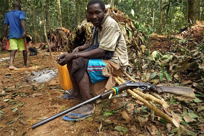 Bộ tộc người lùn kỳ bí sống trong rừng rậm châu Phi ảnh 4