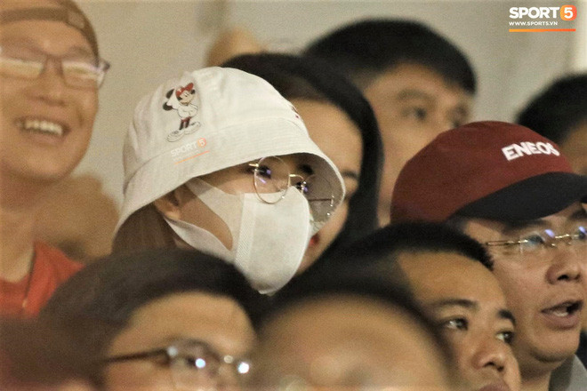 Vo Cong Phuong ghi diem, ban gai Quang Hai nen hoc tap