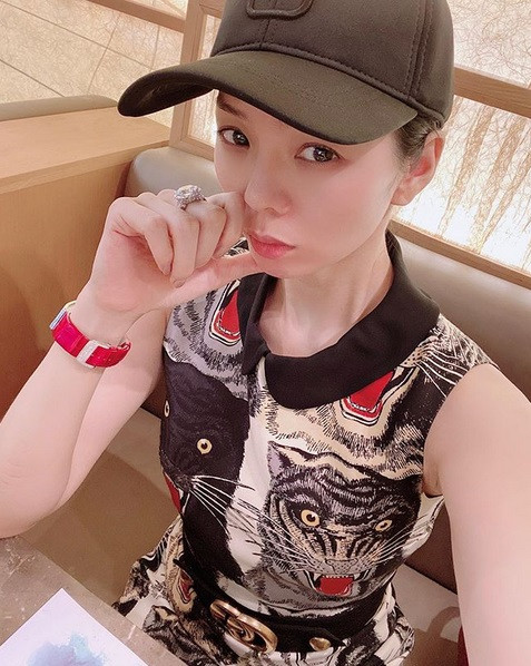 Lệ Quyên tung ảnh mặc váy ngủ khoe vòng 3 - Hình 6 Le Quyen tung anh mac vay ngu khoe vong 3-Hinh-6