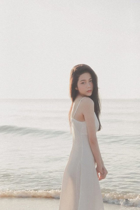 Vóc dáng "chuẩn từng centimet" của nữ sinh đại học Ngoại ngữ ảnh 1