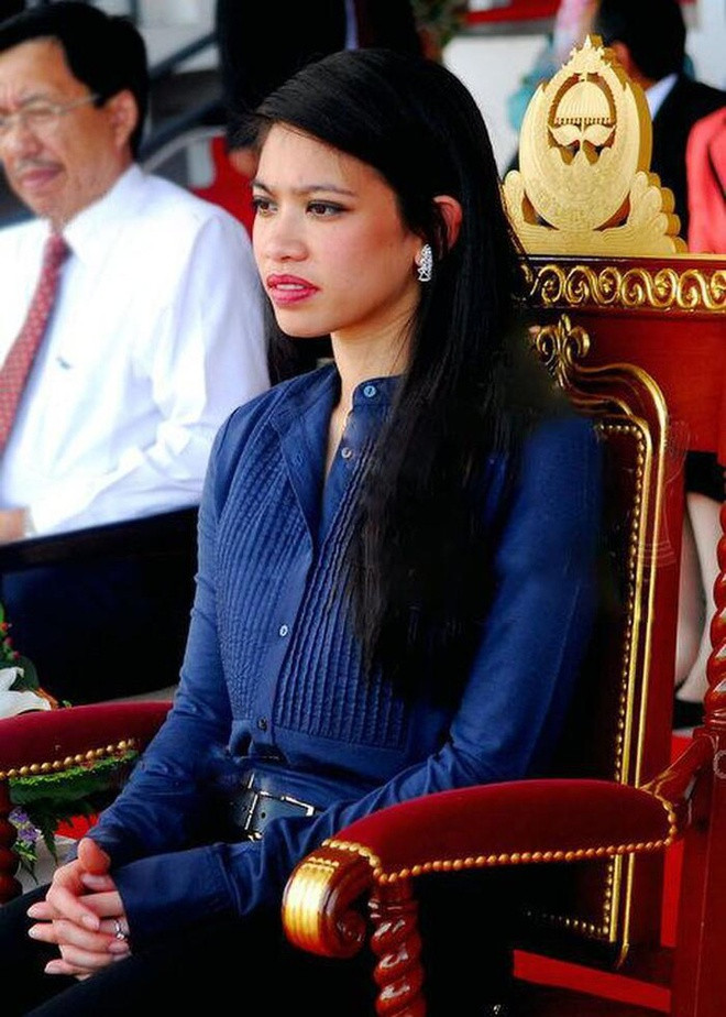 Công chúa Fadzilah Lubabul có bằng thạc sĩ về quan hệ quốc tế của Đại học Kingston London và quản trị kinh doanh từ Trường Kinh doanh Quốc tế Hult ở Massachusetts. Cô còn được công chúng chú ý khi tham gia nhiều hoạt động từ thiện. Giống nhiều thành viên hoàng tộc khác, công chúa không sử dụng mạng xã hội và là người kín tiếng trong chuyện đời tư.