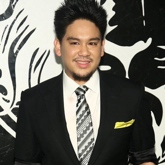 Hoàng tử Azim (sinh năm 1982) - con trai thứ hai của Quốc vương Brunei Haji Hassanal Bolkiah - đã mất vào ngày 24/10 vừa qua vì suy đa tạng do căn bệnh tự miễn. Trước khi qua đời, hoàng tử nổi tiếng là người thích tiệc tùng, đam mê điện ảnh, tích cực ủng hộ cộng đồng người đồng tính dù vua cha phản đối.