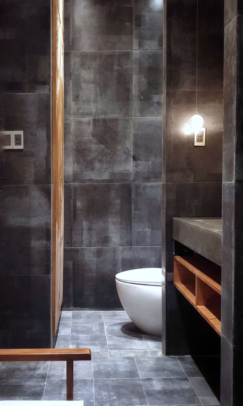 Tuy vậy, thiết kế vẫn đảm bảo nét hiện đại và tiện nghi để trải nghiệm tại căn nhà được thoải mái tối đa.