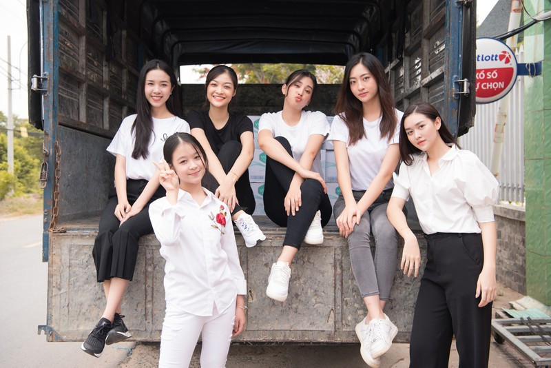 Tiểu Vy, Lương Thùy Linh cùng dàn Á hậu đã đến thăm cũng như tặng quà cho các cô nhi tại Mái ấm Thiện Duyên huyện Củ Chi. (VOV.VN)