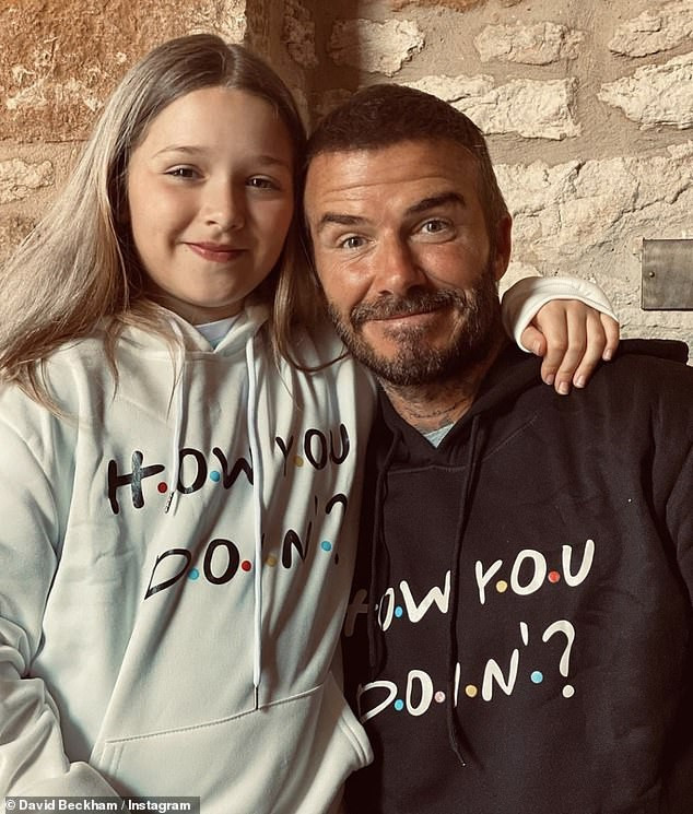 David Beckham vừa khoe ảnh mặc đồ đôi cùng con gái Harper trên trang Instagram, thu hút sự quan tâm từ phía người hâm mộ. (VOV.VN)