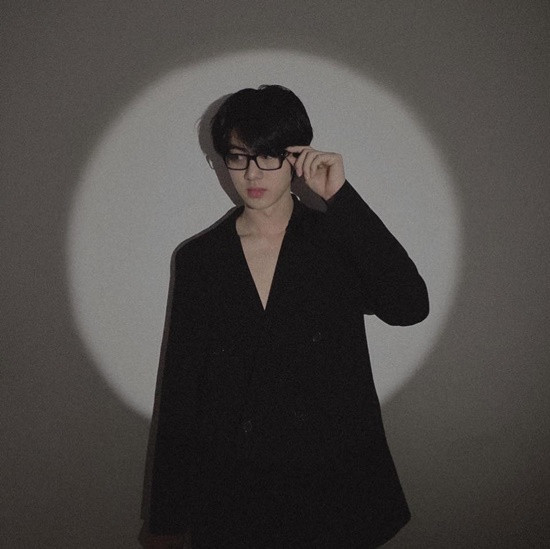 Chia sẻ về dự định tương lai, Sỹ Vương muốn trở thành một người độc lập, tự chủ về mặt tài chính, có thể hoàn thành hết những mục tiêu đã đề ra. Đặc biệt là được đi đây đó, khám phá bức tranh cuộc sống muôn màu.