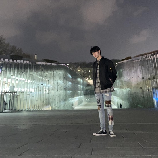 Quan điểm sống của chàng trai9x-viet Hà Nội chính là, mọi thứ chỉ cần chân thành là đủ. Nghĩa là, tình cảm chân thành sẽ tạo nên sự kết nối vững chắc giữa người với người. Con người nên đối đãi với nhau một cách tử tế để cuộc sống trở nên tốt đẹp hơn.