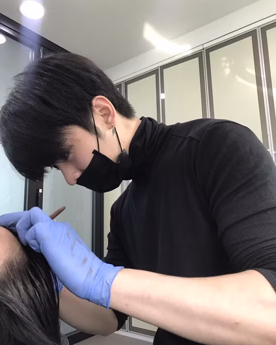  Việc nổi tiếng trên mạng xã hội không ảnh hưởng nhiều đến cuộc sống đời thường của Sỹ Vương. Ngoài thời gian dành cho việc học, Sỹ Vương tranh thủ đi làm thêm để có một khoản thu nhập, trả sinh hoạt phí. Đồng thời Vương cũng quay video để lưu giữ những khoảnh khắc đáng nhớ khi sống xa nhà và gặp gỡ bạn bè.