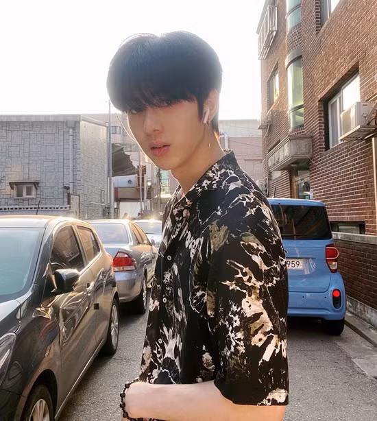 Nguyễn Sỹ Vương quyết định theo học ngành Kinh doanh du lịch xuất phát từ sở thích khám phá, du lịch của mình. Theo chia sẻ của nam sinh này, gia đình Vương không có ai làm việc trong ngành này. Tuy vậy, Sỹ Vương luôn tin tưởng và cố gắng thật nhiều cho lựa chọn của mình. Cho đến bây giờ, Vương chưa từng hối hận về quyết định đó. 