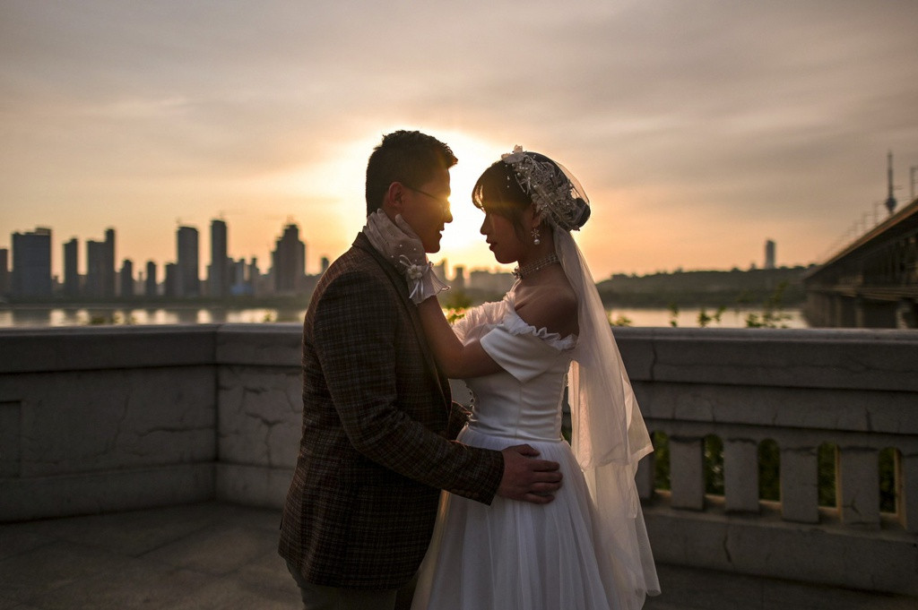 Hau phong toa, hang tram doi tinh nhan Vu Han chop co hoi ket hon-Hinh-7