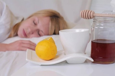 Uống nước chanh mật ong vào buổi sáng tốt hơn bất cứ loại nhân sâm nào Uong nuoc chanh mat ong vao buoi sang tot hon bat cu loai nhan sam nao