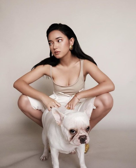 'Soi' sắc vóc Châu Bùi - cô gái duy nhất Binz follow trên Instagram - Hình 2 'Soi' sac voc Chau Bui - co gai duy nhat Binz follow tren Instagram-Hinh-2