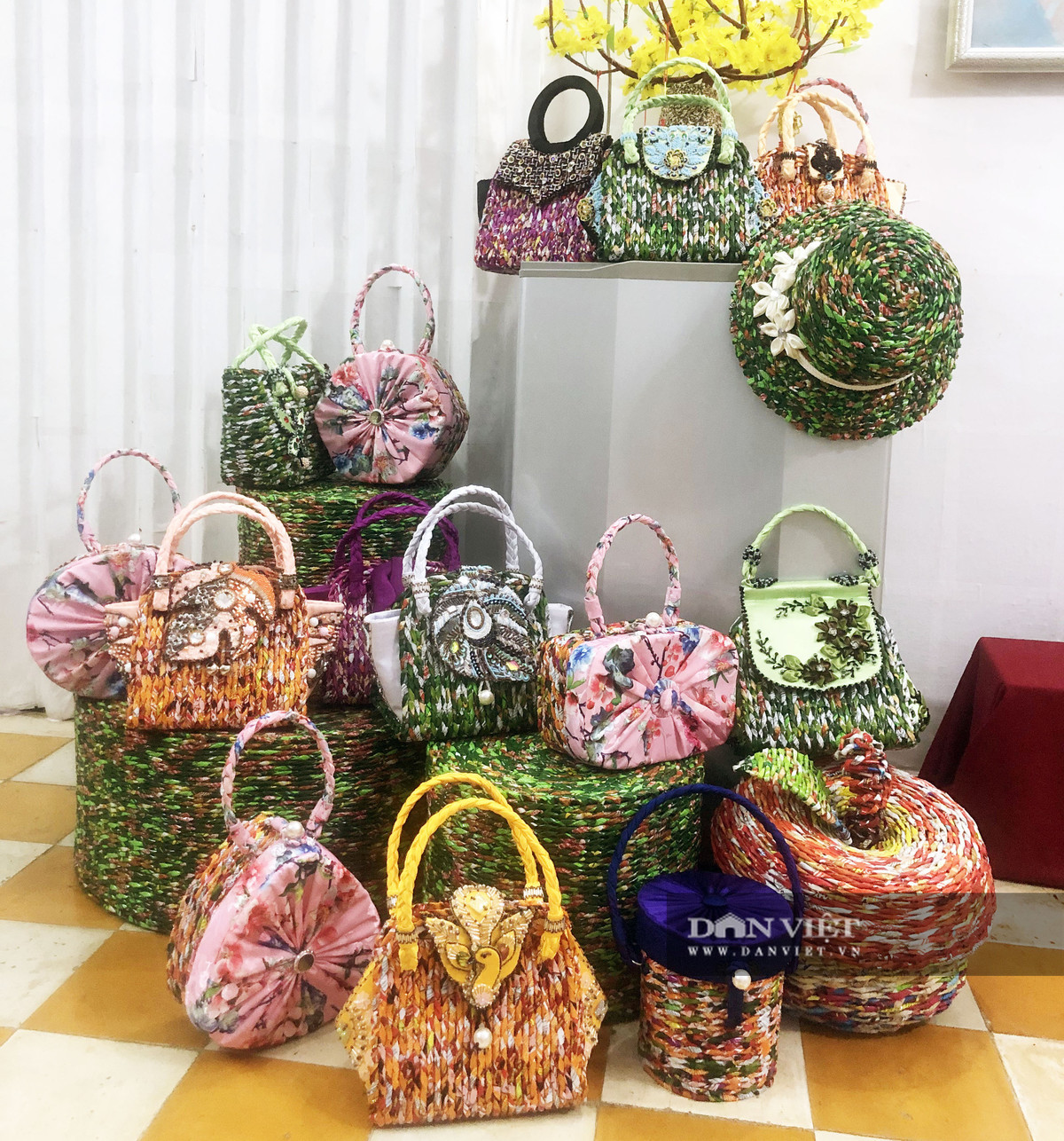 Thu tuong chi de vut di, duoc thay giao 'ho bien' thanh tui xach