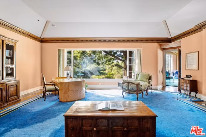 Các không gian sống trong nhà và ngoài trời được kết hợp hài hòa với nhau để gia chủ có thể dễ dàng tận hưởng những phút giây thư giãn.