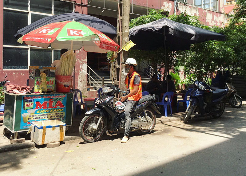 Nuoc mia ngay ban 200 lit, moi tay dem tien