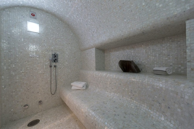 Trên du thuyền cũng có phòng xông hơi, massage, phòng tập thể hình.