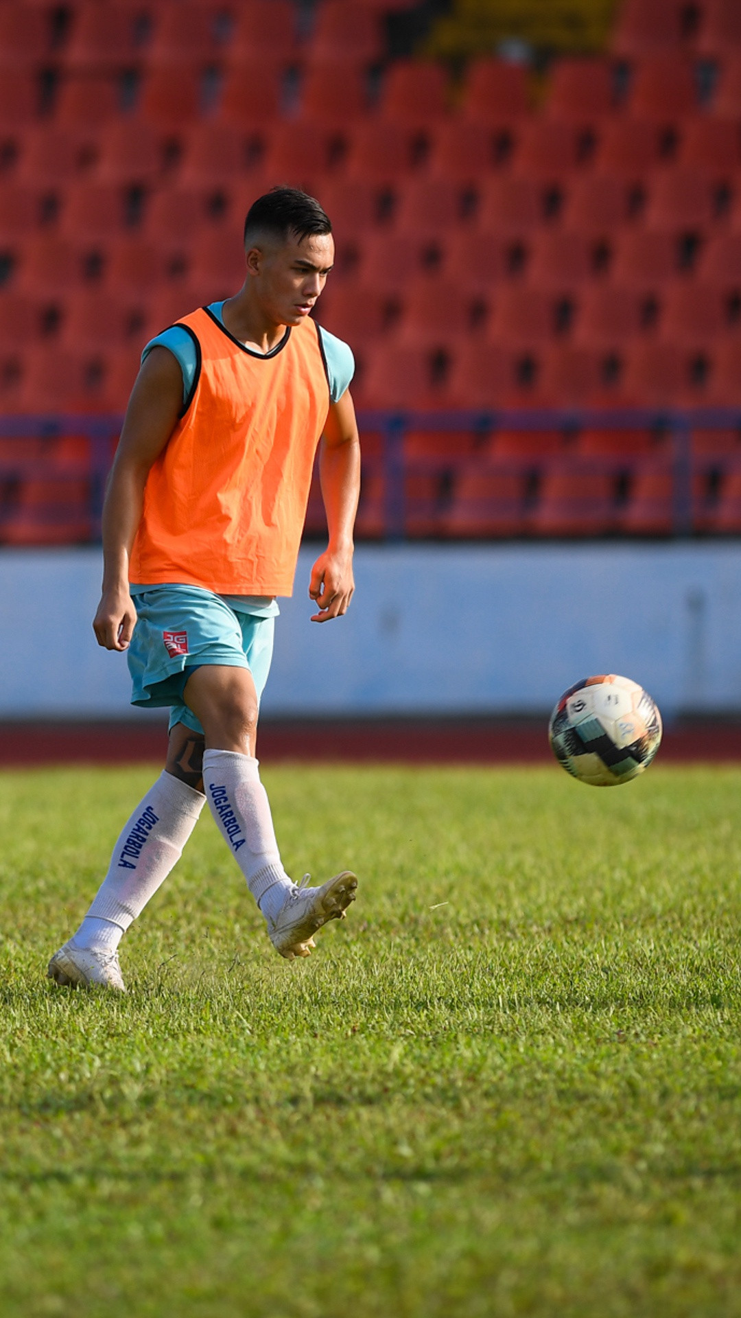 Buổi tập chiều là lúc toàn đội dốc sức thi đấu đối kháng. Đây là lúc mà mọi người thể hiện những gì tốt nhất để ghi điểm với ban huấn luyện.