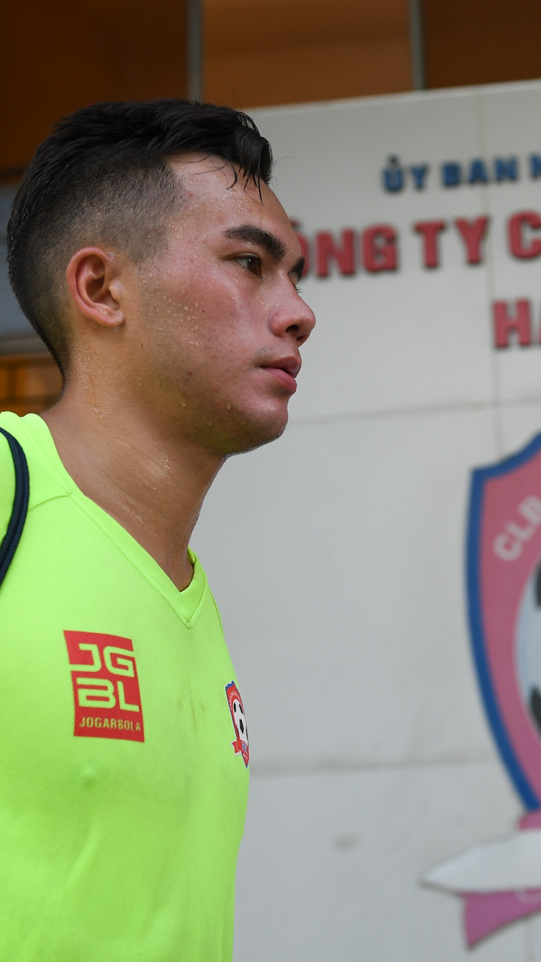 Tôi vốn chưa phải cầu thủ chuyên nghiệp khi còn ở Nga. Tôi vẫn luôn nói với bố rằng tôi sẽ nỗ lực để một ngày nào đó được thi đấu cho đội tuyển Việt Nam. Để làm được điều đó không hề dễ dàng. Tôi cần phải từng bước khẳng định mình ở CLB trước đã. Hải Phòng là bệ phóng cho thành công của những cầu thủ Việt kiều đi trước, và nơi đây đang chắp cánh cho ước mơ của tôi.