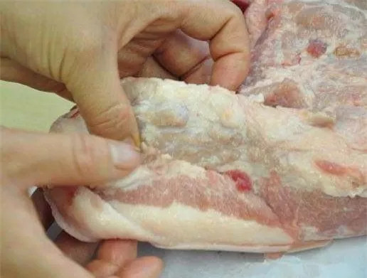 Dung mua thit lon khi thay co dau hieu nay keo ruoc benh