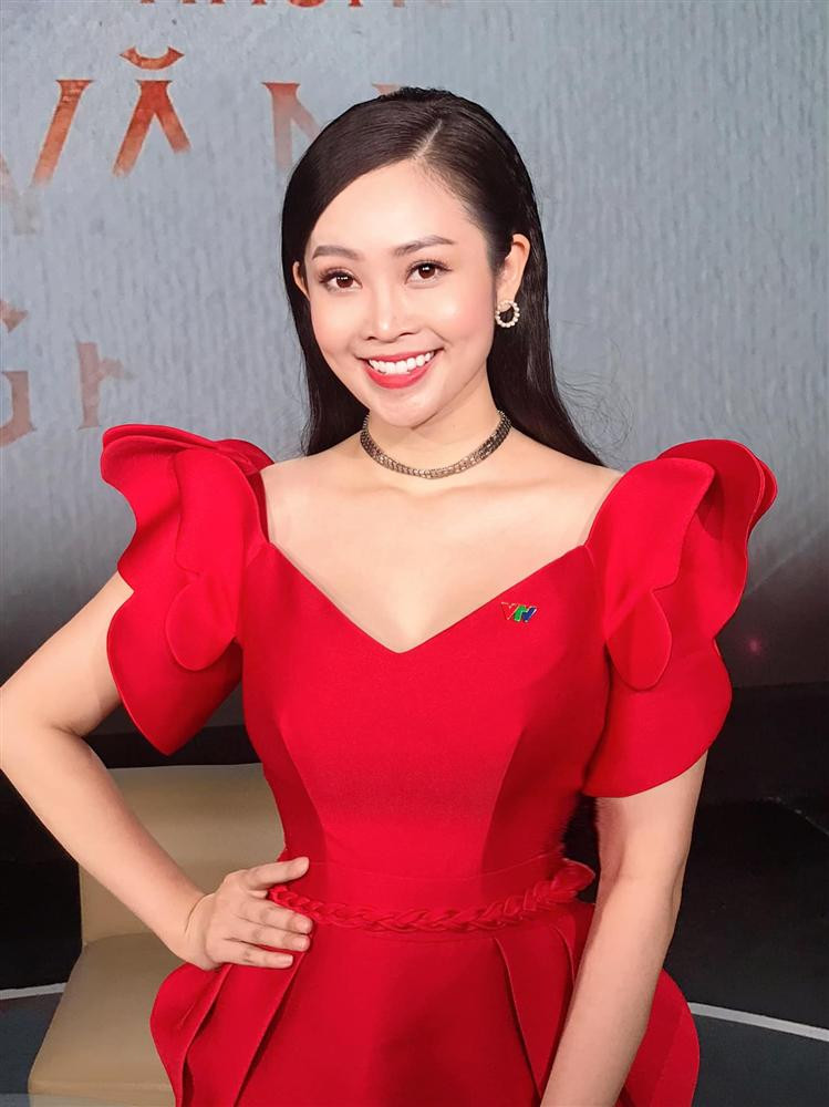 MC VTV xinh dep sap lam dam cuoi voi ban trai kem 5 tuoi-Hinh-3