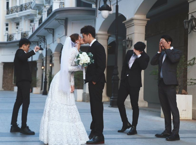 Trên mạng xã hội, Cẩm Tú và Thiên Nguyện thường xuyên chia sẻ ảnh đôi lãng mạn, ngọt ngào. Họ bày tỏ sự hạnh phúc khi được cùng nhau xây dựng tổ ấm. “Giống tên của anh, Thiên Nguyện, mọi chuyện xảy ra giữa chúng ta như sự sắp xếp đầy tính toán của ông trời. Cảm ơn Thiên Nguyện đã đi tìm em”, Cẩm Tú bày tỏ. Trong khi Thiên Nguyện chia sẻ ảnh chụp cùng vợ và viết: “Anh tự hào về em”.