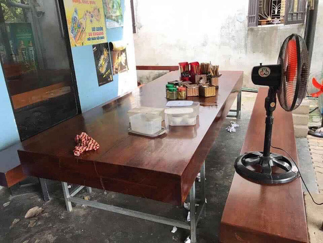 Ban bun nhung 'ban ghe cho khach ngoi co khi bang ca gia tai'-Hinh-6