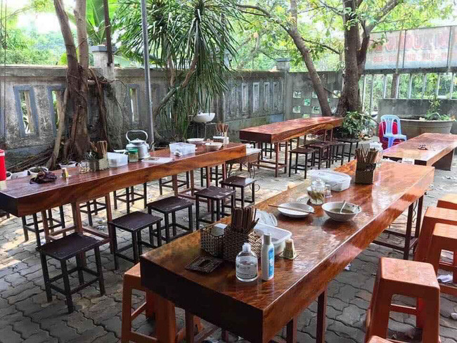 Ban bun nhung 'ban ghe cho khach ngoi co khi bang ca gia tai'-Hinh-3