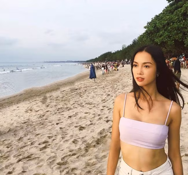 Ngòai body bốc lửa, nhan sắc xinh tươi tràn năng lượng cũng là yếu tố tạo nên sức hút cho nàng Quyên.