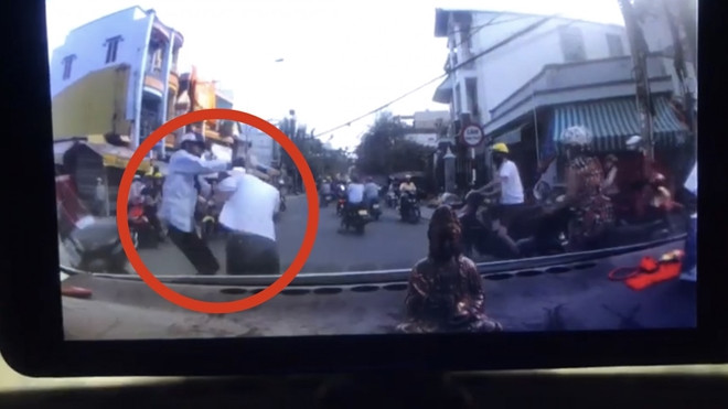 Camera ghi lai vu an mang sau va cham giao thong