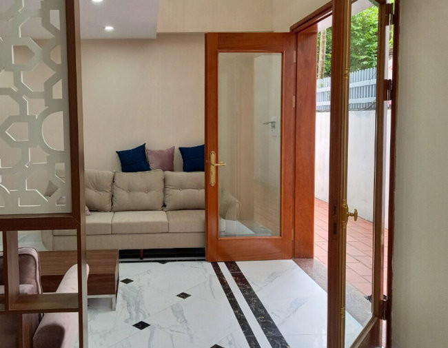 Mua 2 manh dat va lam nha chi voi muc luong 10 trieu dong/thang