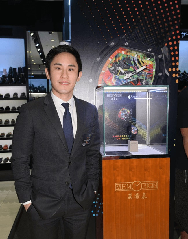 Thieu gia sieu giau tung hen ho voi sao nu hon 11 tuoi-Hinh-12