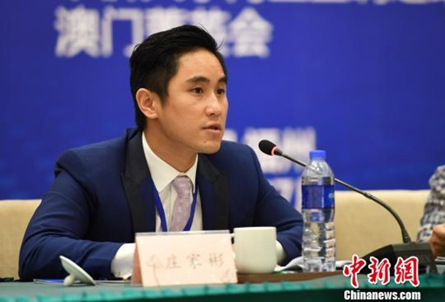 Thieu gia sieu giau tung hen ho voi sao nu hon 11 tuoi-Hinh-8