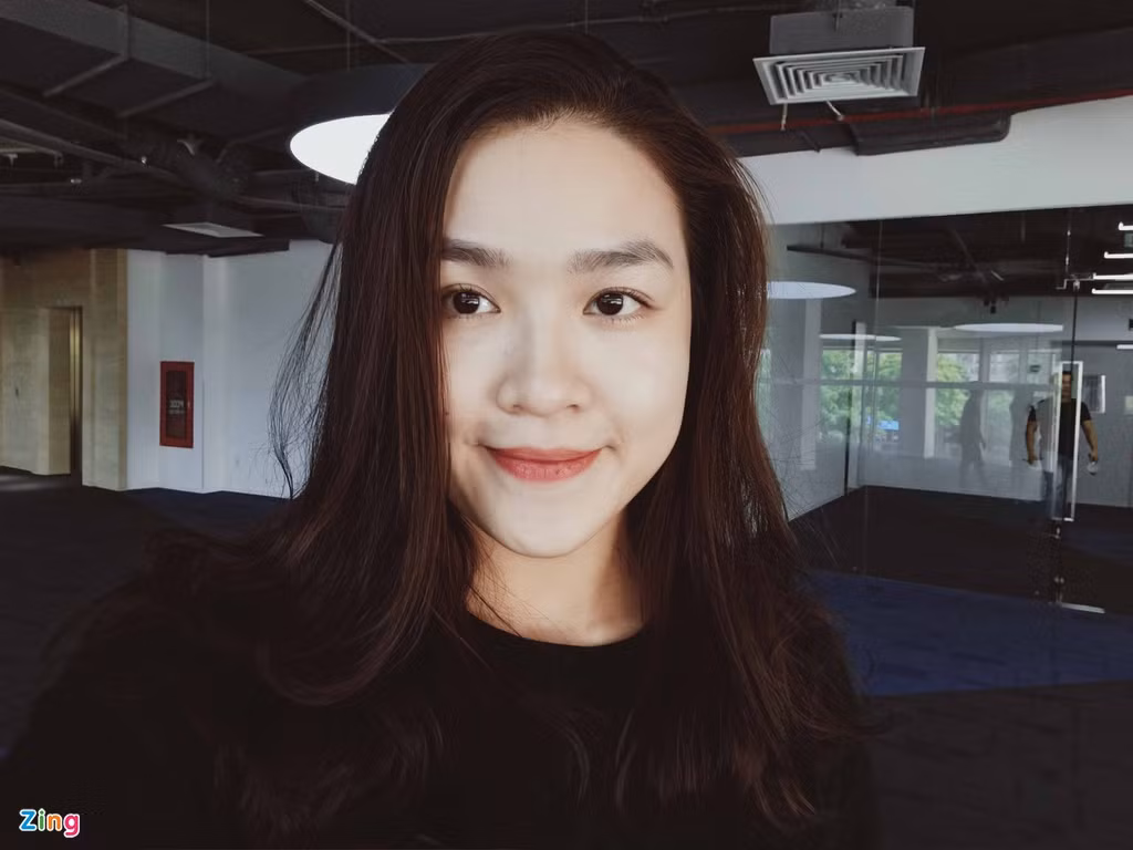 Oppo cũng tích hợp 10 bộ lọc màu cho máy. Những bộ lọc này có màu sắc tươi tắn, trẻ trung, thiên về hồng và trắng, phù hợp với các bạn nữ.