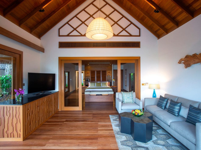 Mỗi phòng đều có giường cỡ king, ghế sofa dài và quản gia phục vụ riêng theo yêu cầu 24/7. Ảnh: Business Insider.