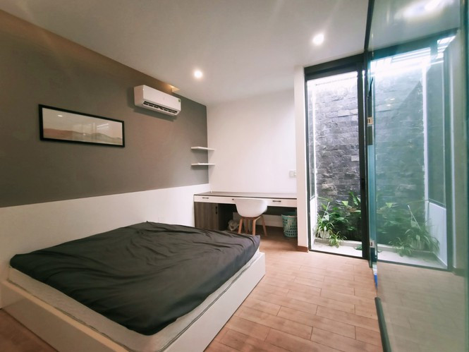 ##s###Phòng ngủ phía sau cùng có kết hợp khoảng sân nhỏ trồng cây xanh vừa lấy sáng cho phòng ngủ và tạo khoảng không gian xanh cho ngôi nhà.