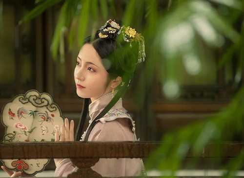 Hoàng đế bí mật làm việc táo tợn để hẹn hò với mỹ nhân - Hình 2 Hoang de bi mat lam viec tao ton de hen ho voi my nhan-Hinh-2