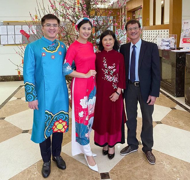 Chồng sắp cưới làm việc ở Bộ ngoại giao của Hoa hậu Ngọc Hân - Hình 4 Chong sap cuoi lam viec o Bo ngoai giao cua Hoa hau Ngoc Han-Hinh-4