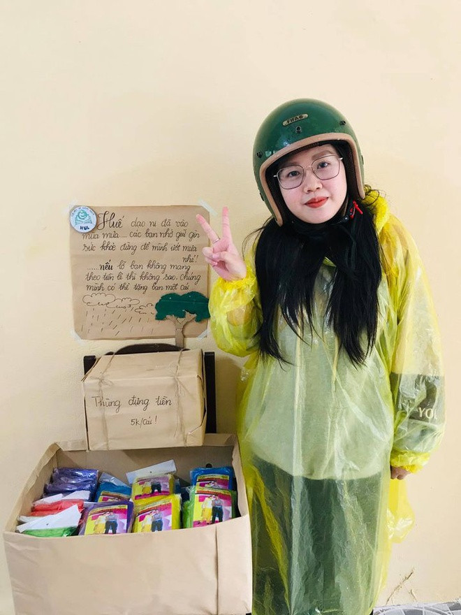 Thung ban ao mua tu dong cua cac truong dai hoc trong mua bao-Hinh-2