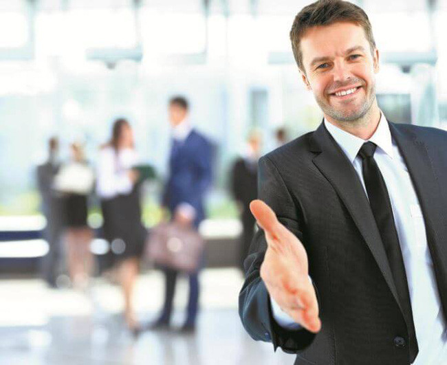 Mach 12 con giap chon sep va nhan vien hop tuoi