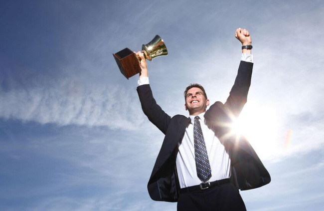 Mach 12 con giap chon sep va nhan vien hop tuoi-Hinh-3